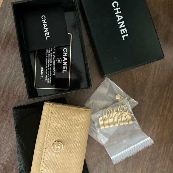 Authentic CHANEL with Box- keyholder with replacement hooks🖤 - Picture 2 of 6